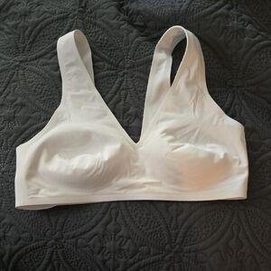 Victoria's Secret Smooth Wireless V-Neck Bra in White